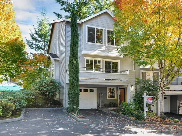 4510 Lower Dr #B1, Lake Oswego, OR 97034