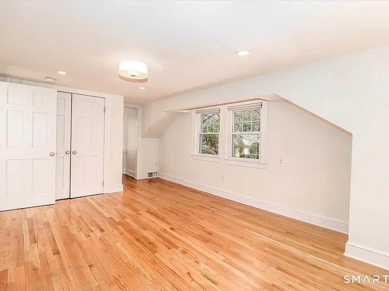 25 Maplewood Ave — Photo 23