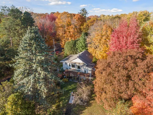 5375 Eureka Rd, Shorewood, MN 55331