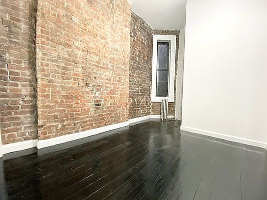 5th image of 309 E 83rd St #3A