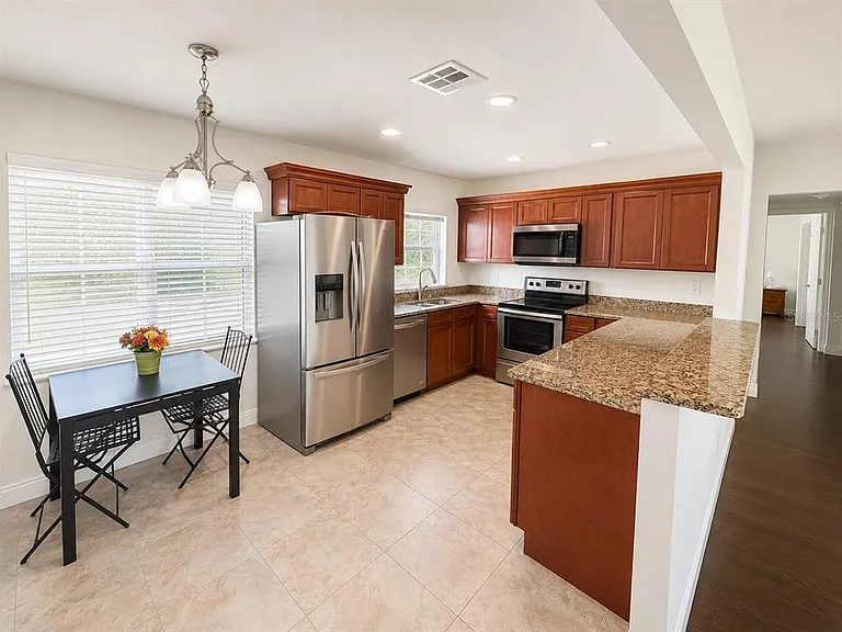 616 Ellendale Dr — Photo 5
