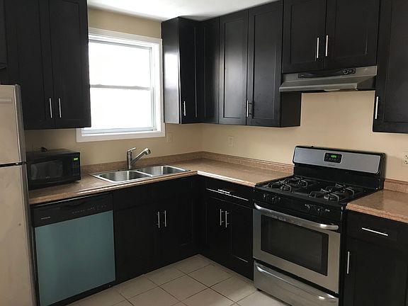 5th image of 319 Osage St
