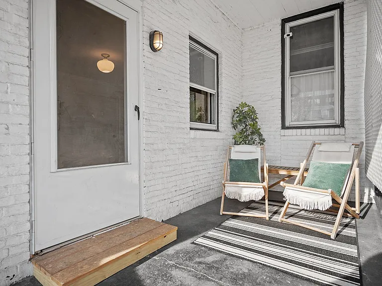 334 Main St — Photo 17
