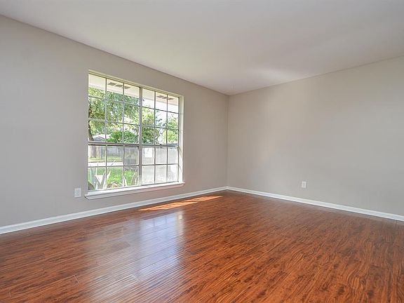 4th image of 3415 Debeney Dr