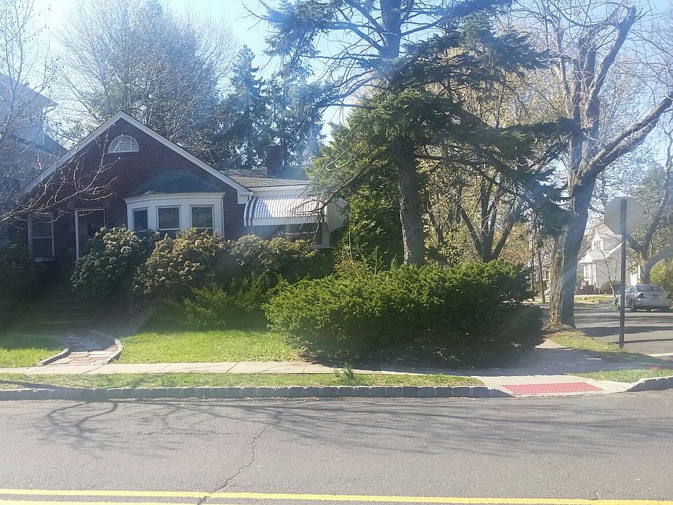 1st image of 260 Parker Ave