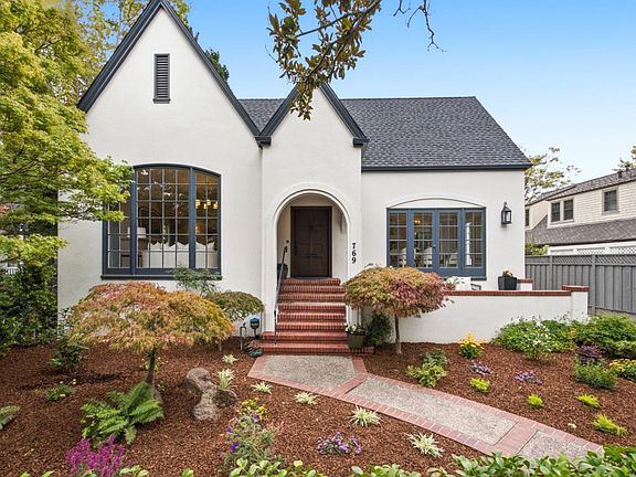 3rd image of 769 Crescent Ave