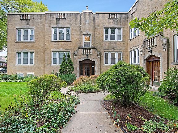 2nd image of 5656 N Maplewood Ave #1