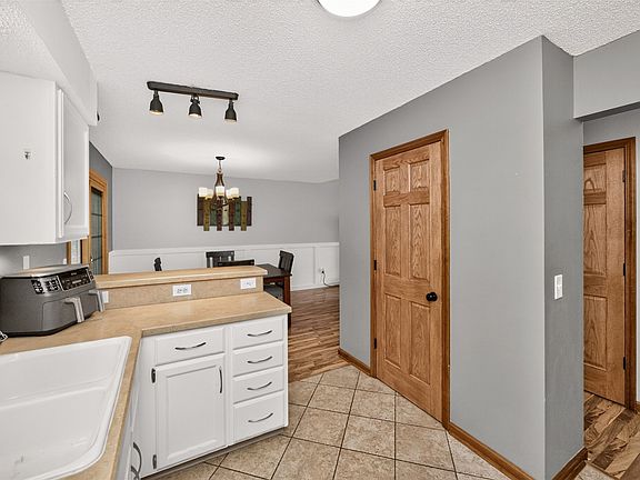 5th image of 4825 71st St