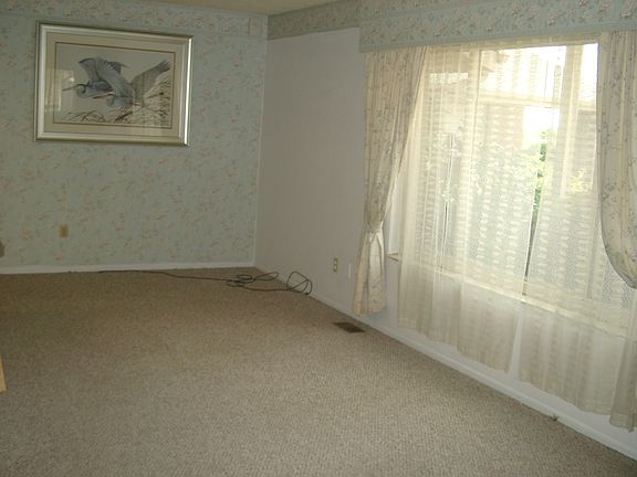 Large Living room with Picture window facing Pikes Peak