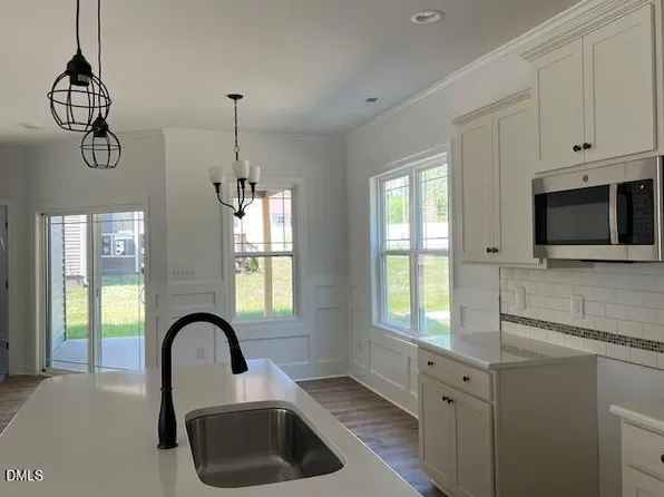671 Little River Dr, Zebulon, NC 27597