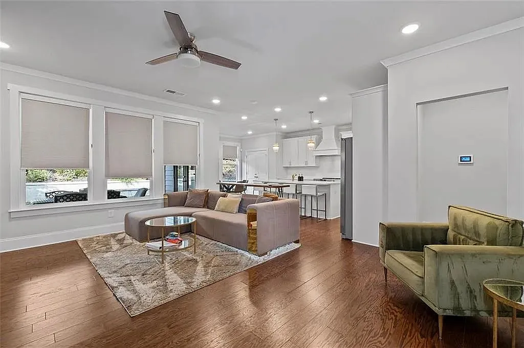 4 bed, 2.5 bath, 2063 sqft, $3,500 — Photo 2