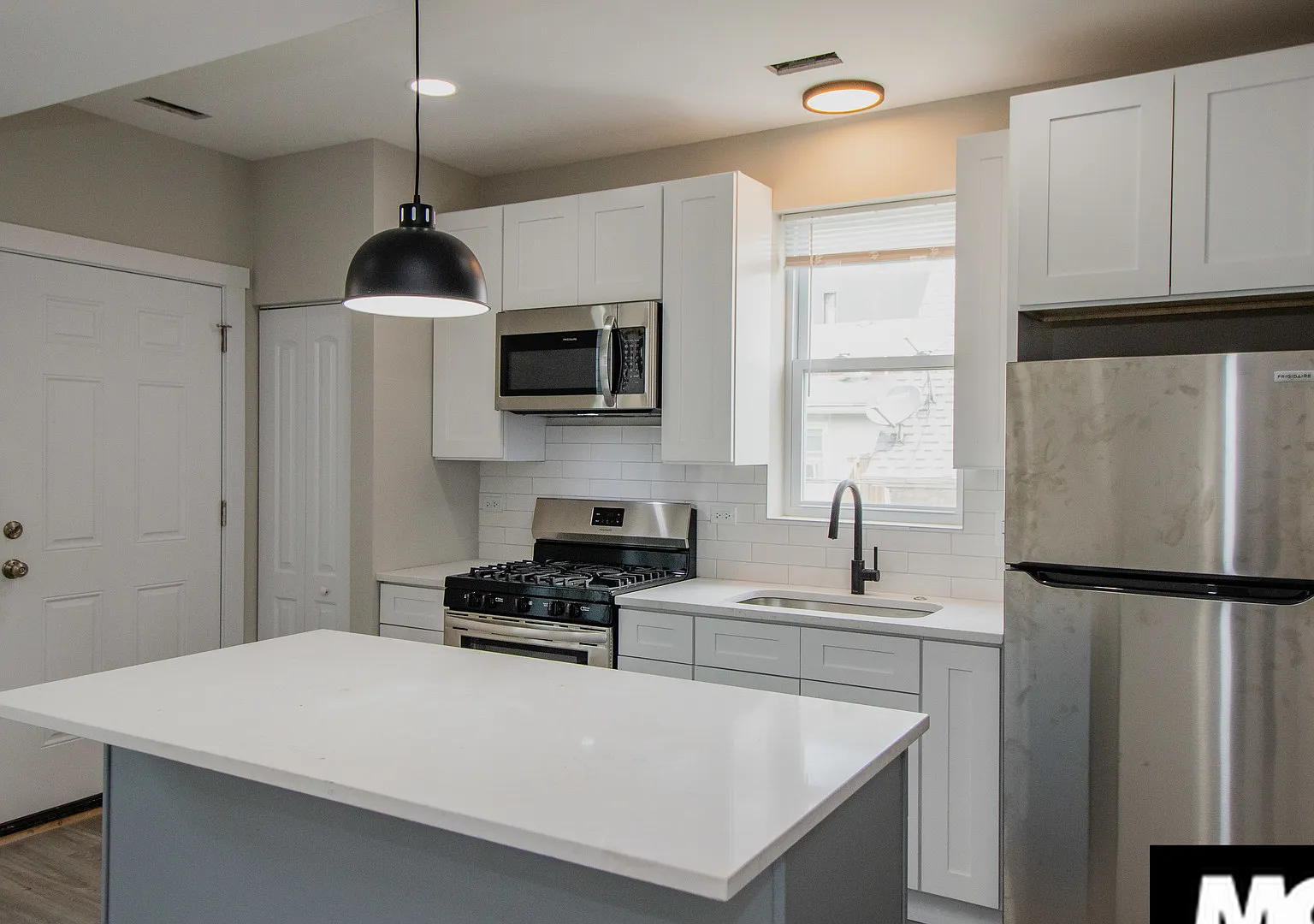 1 bed, 1.0 bath, $2,050 — Photo 3