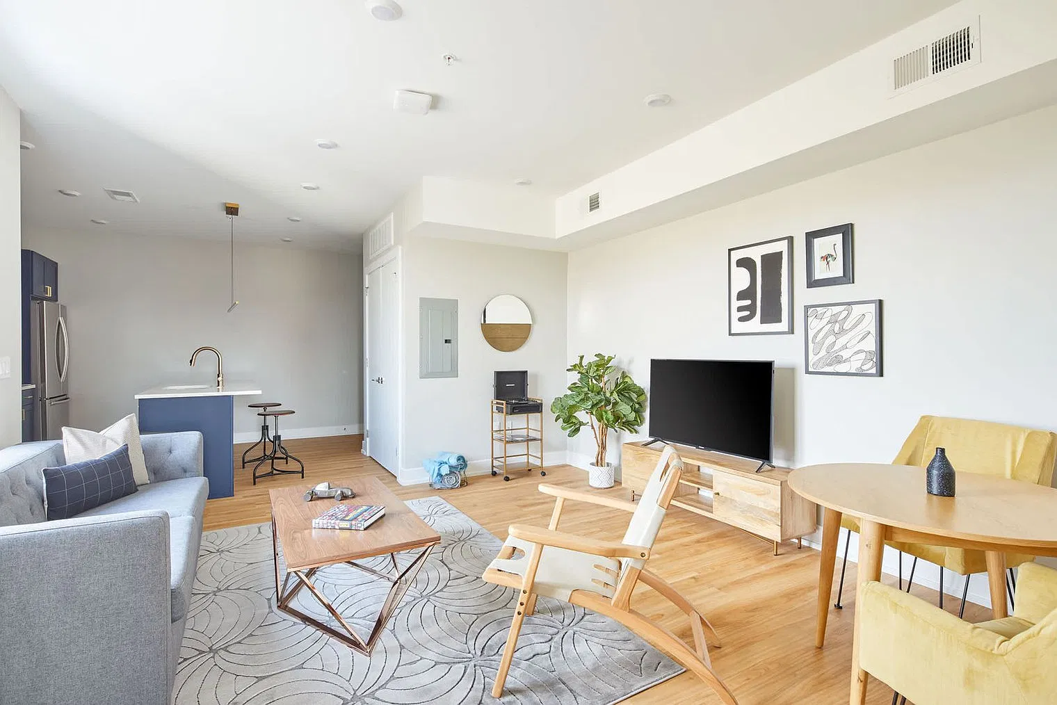 1 bed, 1.0 bath, 624 sqft, $2,612 — Photo 3