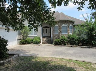 290 Berry Dr, Broxton, GA 31519