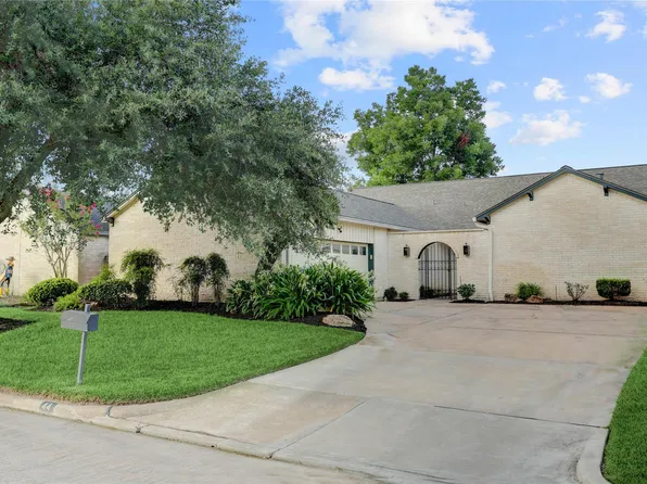 44 Crestwood Cir, Sugar Land, TX 77478