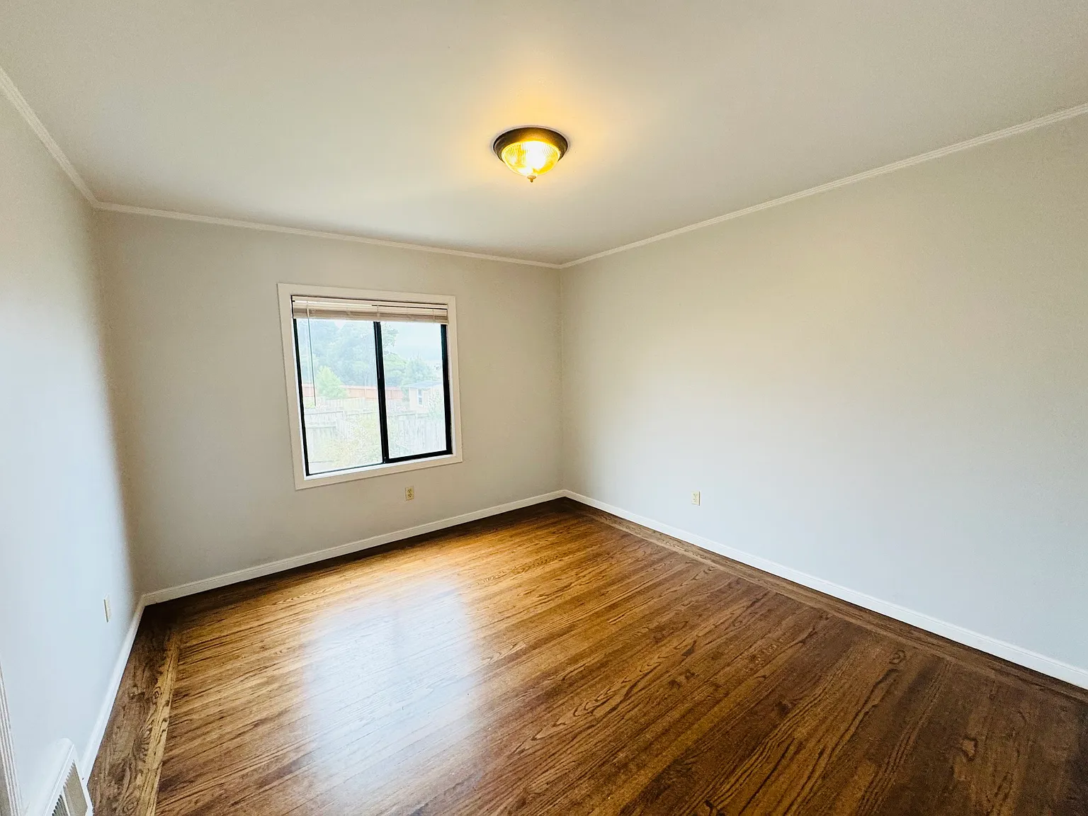 3 bed, 1070 sqft, $4,500 — Photo 2