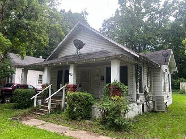 1st image of 402 E Texas Ave