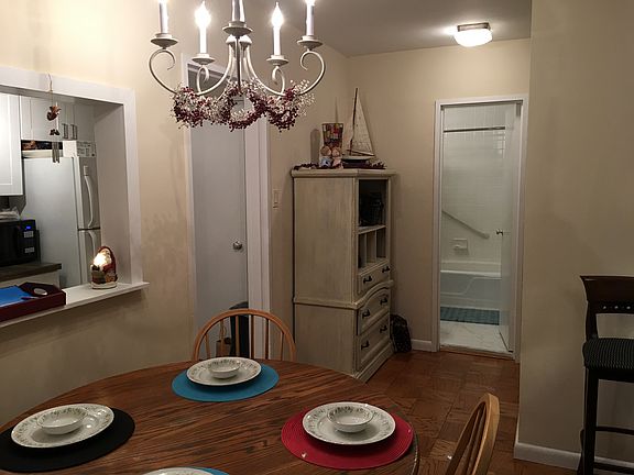 entry to bath and bedroom