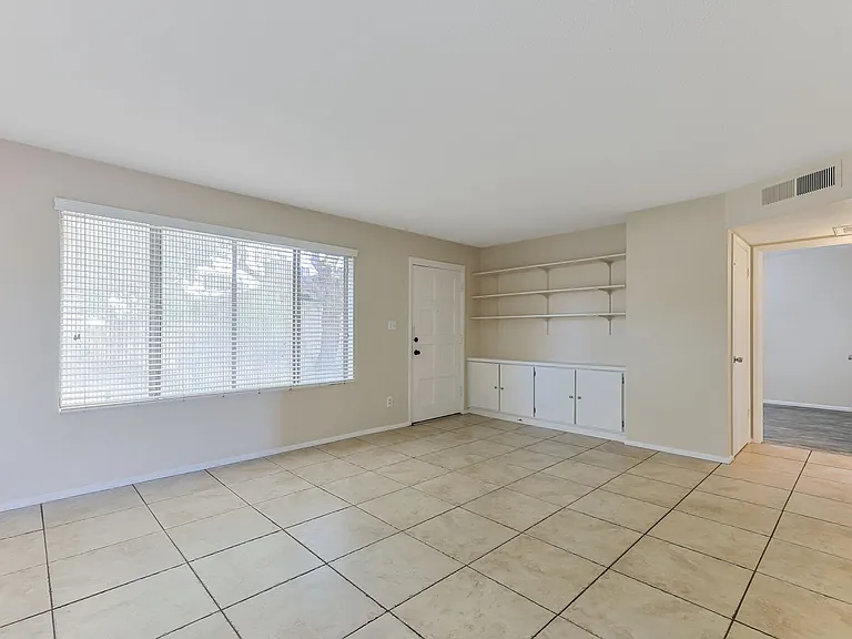 5105 S La Rosa Dr — Photo 4