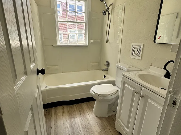 2118 Catalpa Dr #2 — Photo 3