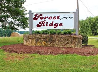 4834 Forest Ridge Dr, Hickory, NC 28602