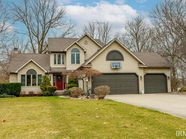 10475 Cottage Grove Dr, Middlebury, IN 46540