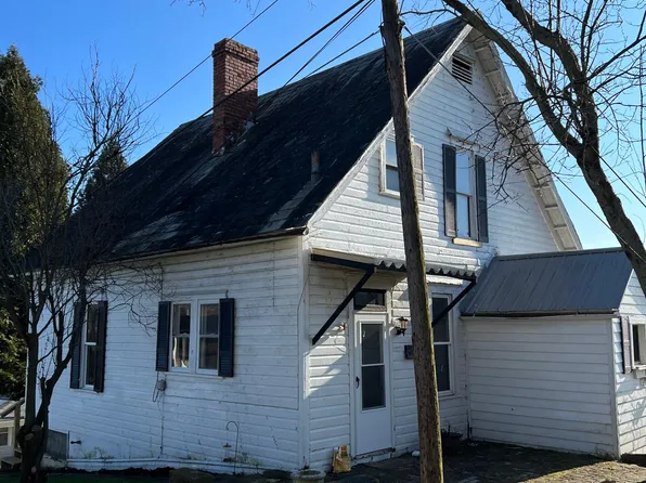 216 S Gardner St, Barnesville, OH 43713