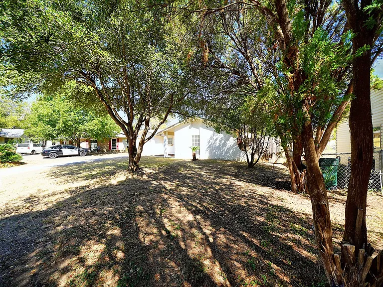 225 Linda Ct — Photo 6