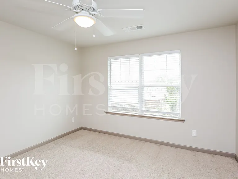 270 Freedom Pkwy — Photo 13