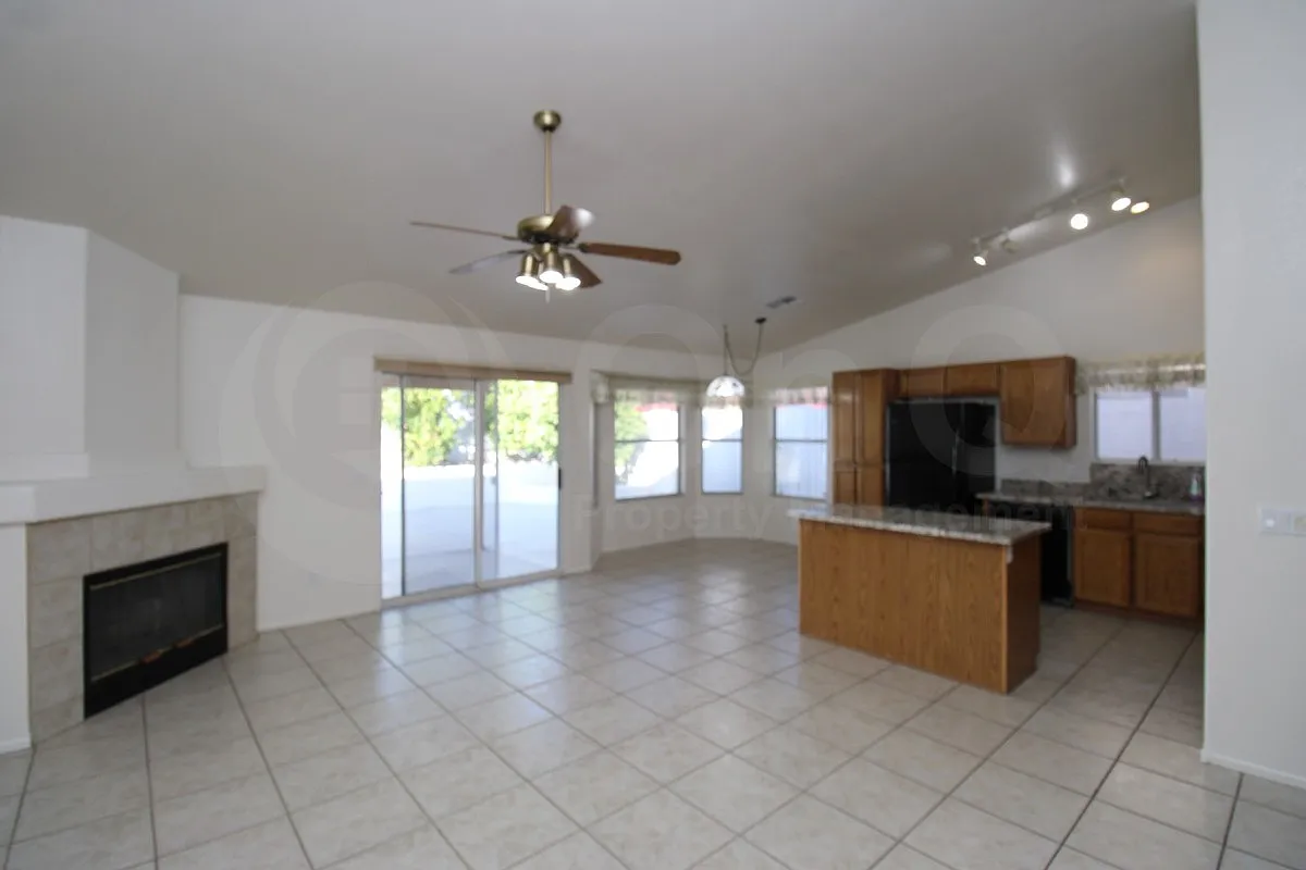 3 bed, 2.0 bath, 1672 sqft, $2,450 — Photo 4