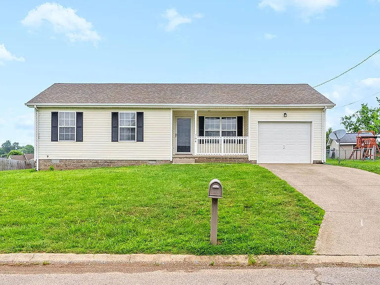 704 Shetland Dr — Photo 3
