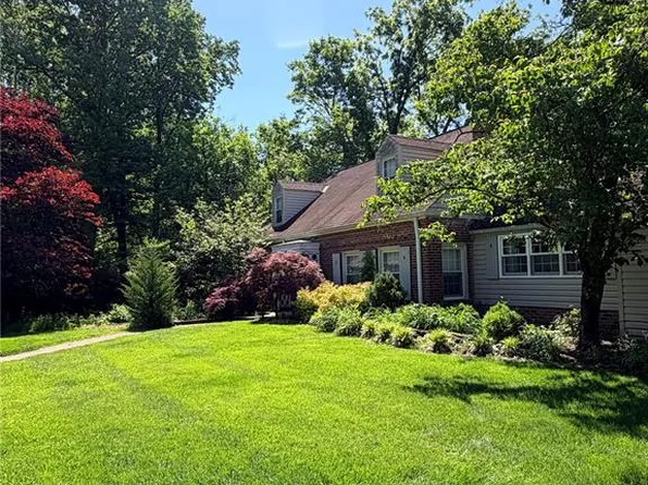 22 Oak Bend Ct, Saint Louis, MO 63124