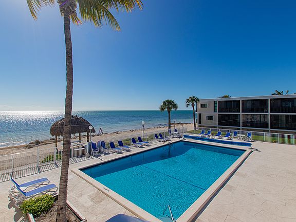 3rd image of 133 Coco Plum Dr #22