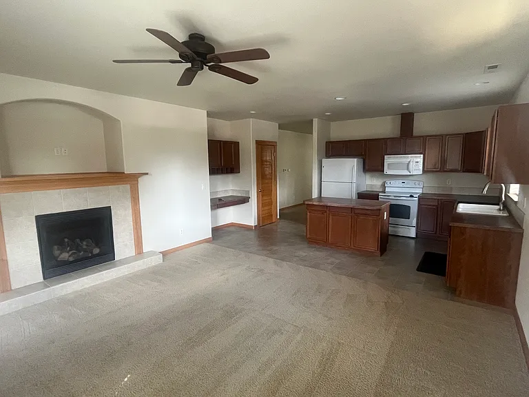 613 N Freemont St — Photo 4