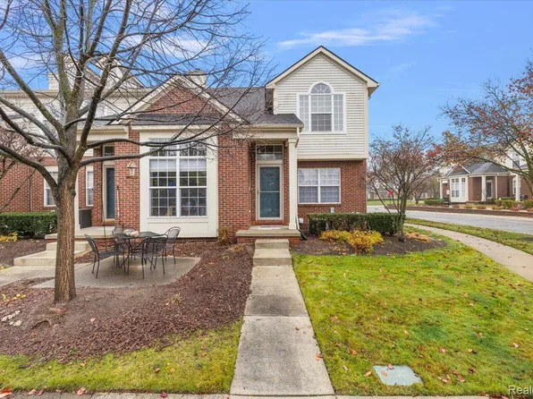 14204 Adri Cir, Walled Lake, MI 48390