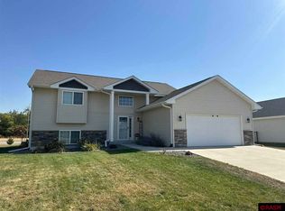 2007 Pratt Cir, Saint Peter, MN 56082