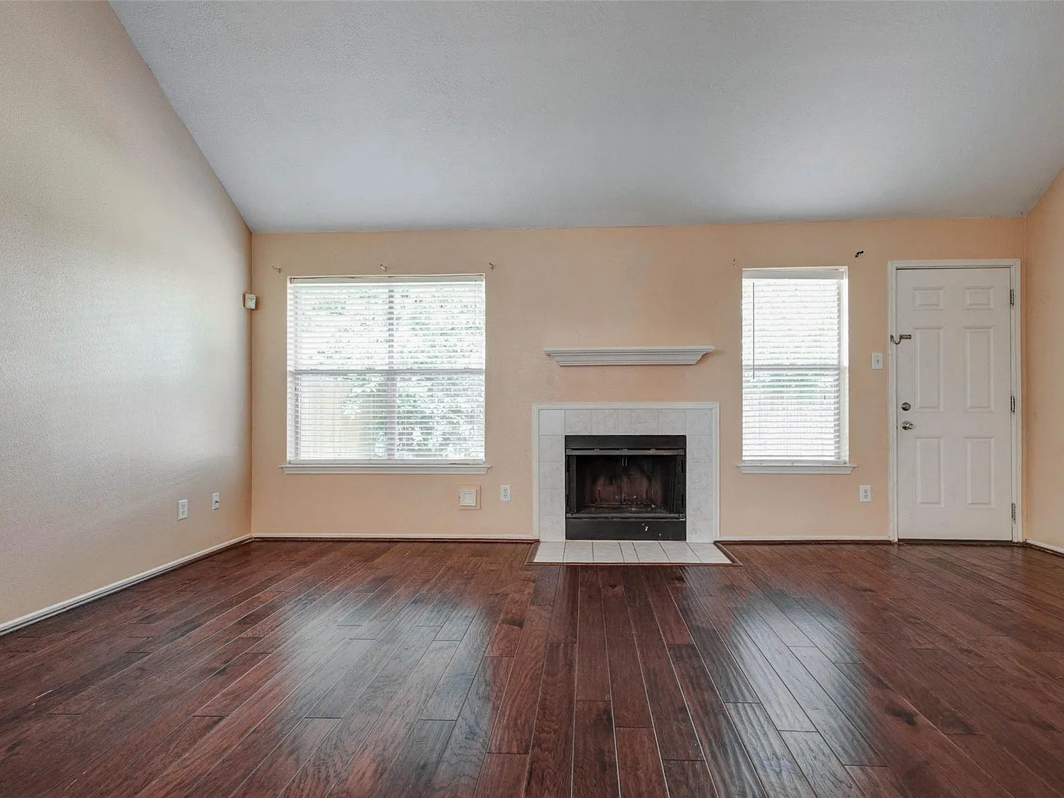 3 bed, 2.5 bath, 2164 sqft, $2,149 — Photo 4