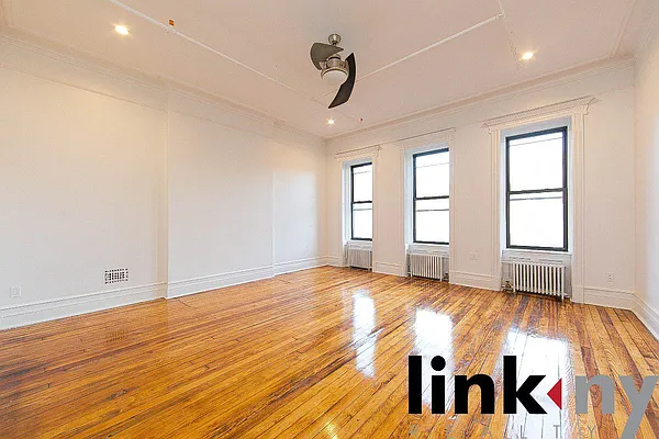 Rented by Link NY Realty | media 34