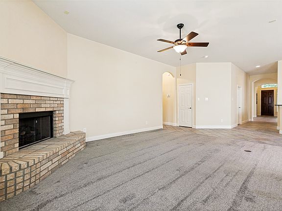 5th image of 709 Pelican Hills Dr