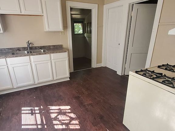 3rd image of 1106 N Tibbs Ave