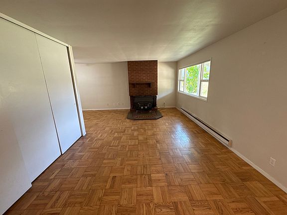 2nd image of 230-232 NE Azalea Dr