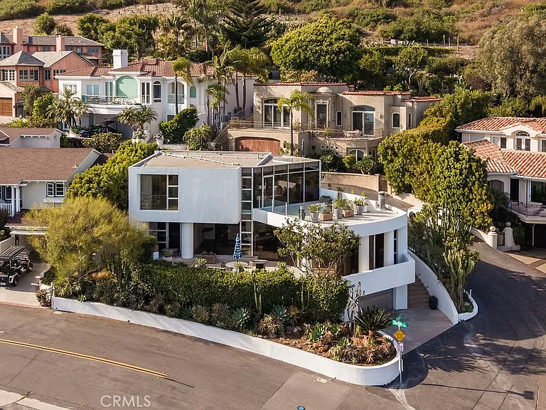 920 Skyline Dr — Photo 3