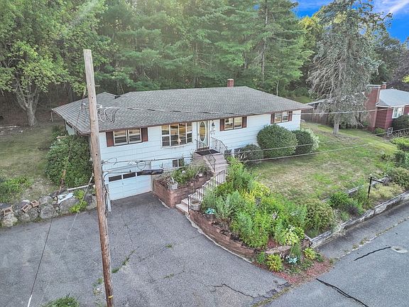 3rd image of 20 Hawthorne Dr