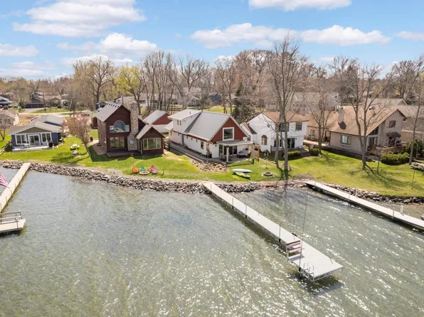 1407 7th Ave SE, Forest Lake, MN 55025