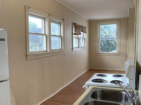 4th image of 206 E King St APT B