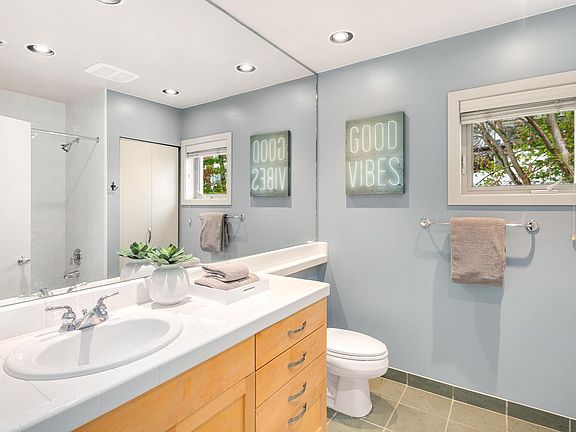 5th image of 720 Queen Anne Ave N #5030