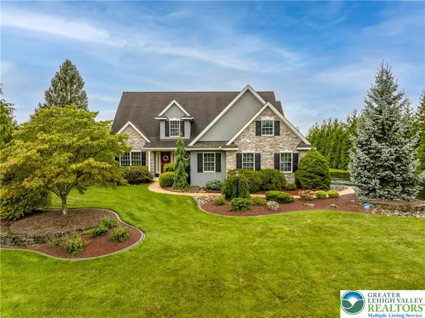 5318 Chariot Dr N, Schnecksville, PA 18078