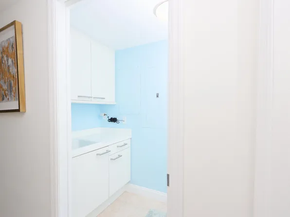 411 N New River Dr E, Fort Lauderdale, FL