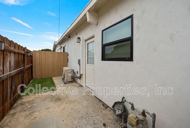 6842 Estrella Ave — Photo 12