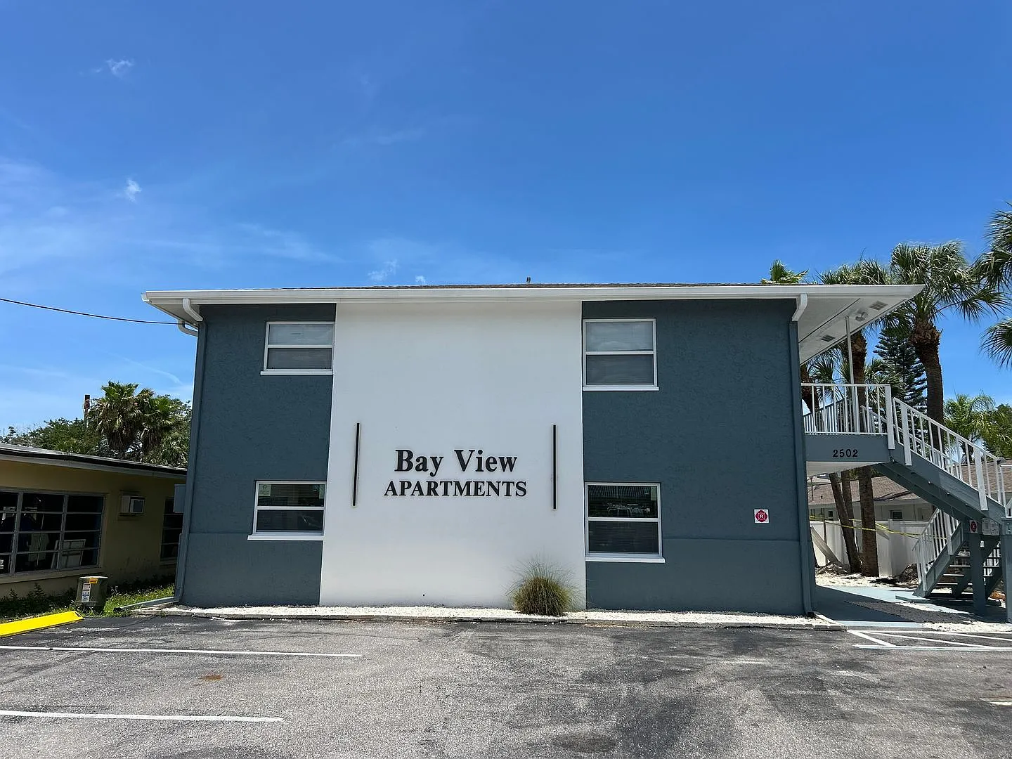 Bay View Apartments — Photo 2